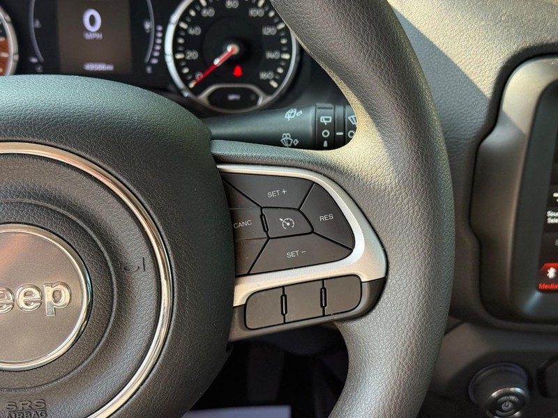 Jeep Renegade Vehicle Image 21
