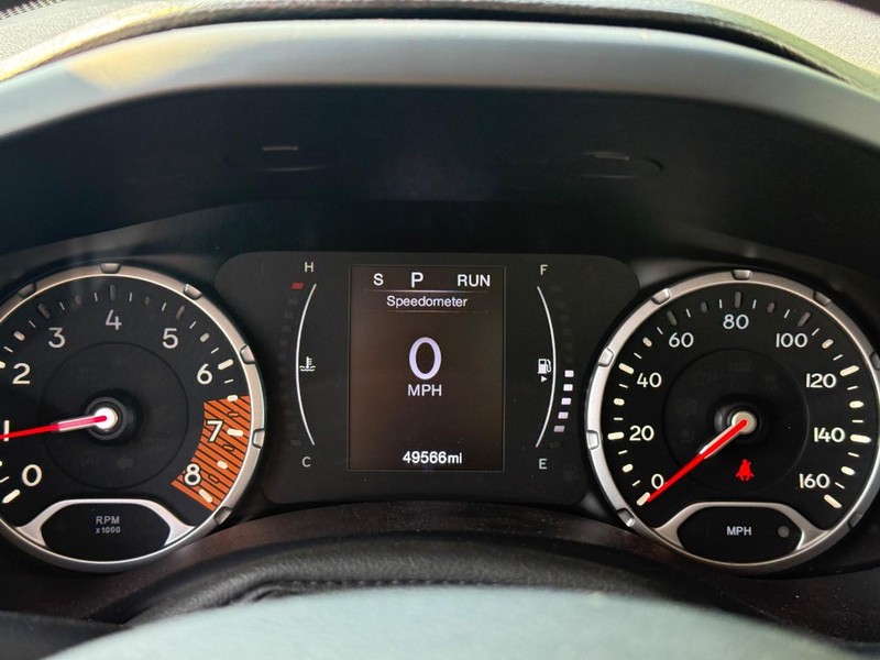 Jeep Renegade Vehicle Image 22