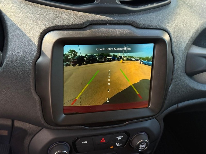 Jeep Renegade Vehicle Image 25
