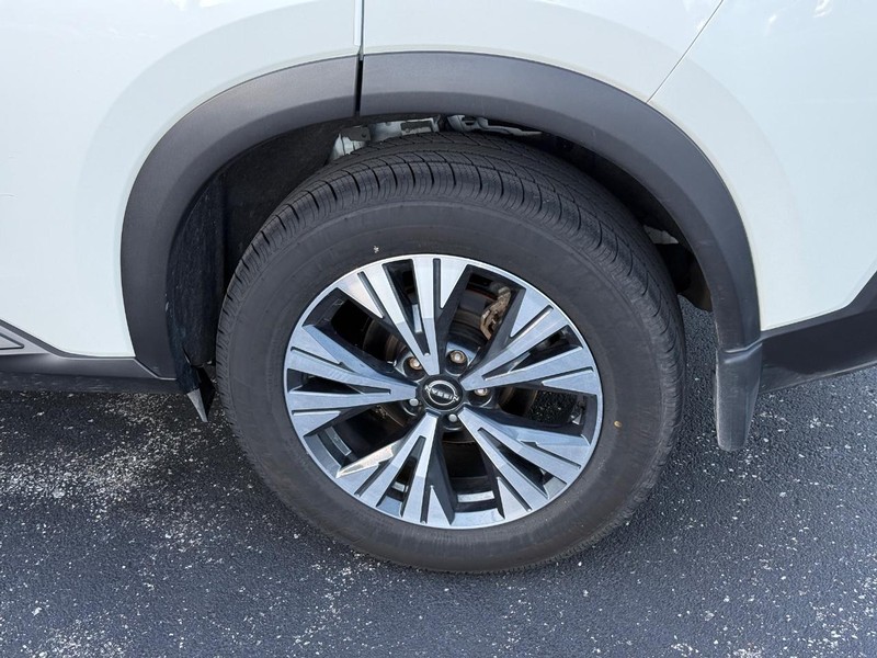 Nissan Rogue Vehicle Image 05