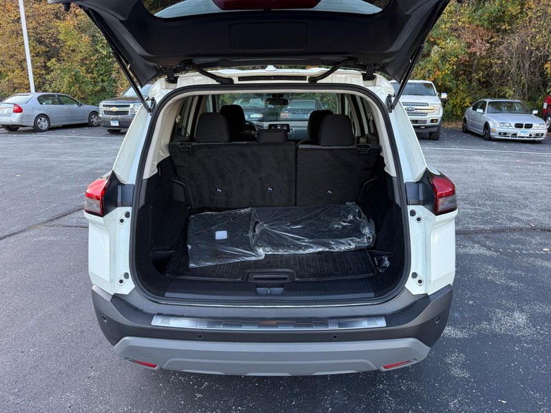 Nissan Rogue Vehicle Image 08