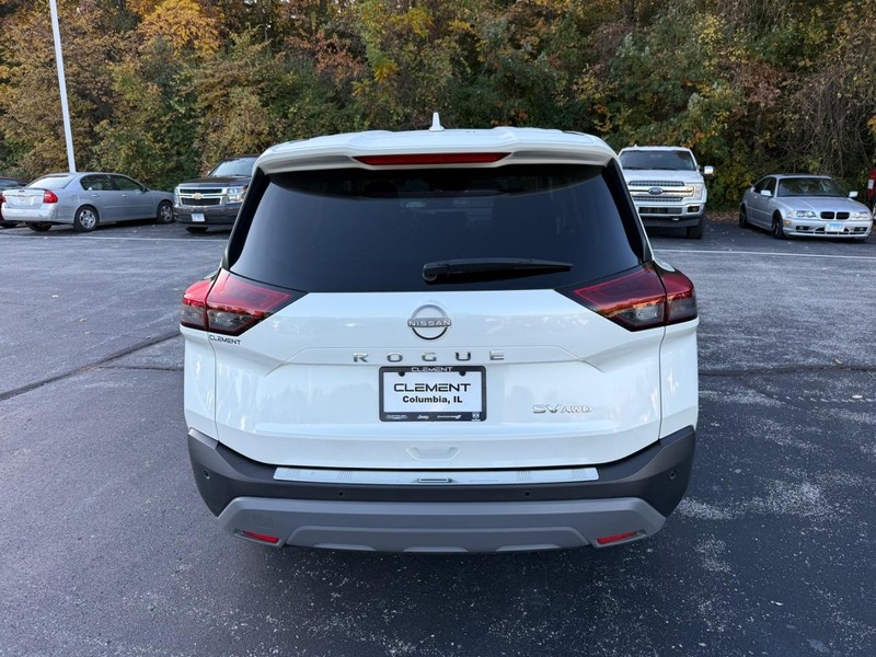 Nissan Rogue Vehicle Image 09