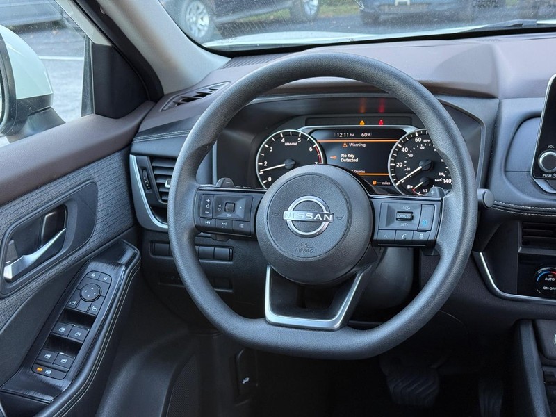 Nissan Rogue Vehicle Image 16