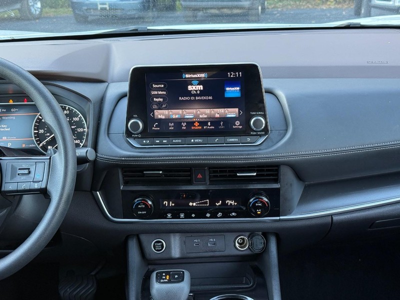 Nissan Rogue Vehicle Image 17