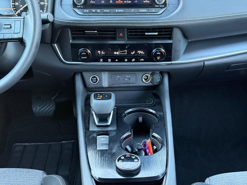 Nissan Rogue Vehicle Image 18