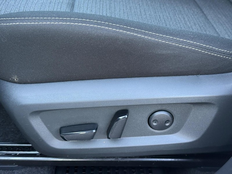 Nissan Rogue Vehicle Image 21