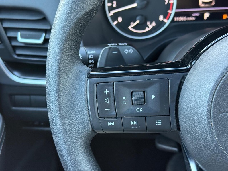 Nissan Rogue Vehicle Image 22