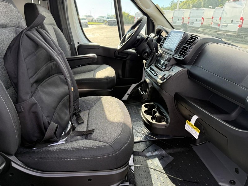 Ram ProMaster Cargo Van Vehicle Image 08
