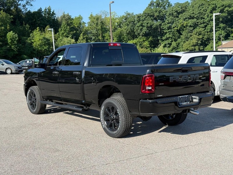 Ram 2500 Vehicle Full-screen Gallery Image 3