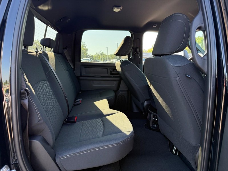 Ram 2500 Vehicle Full-screen Gallery Image 5