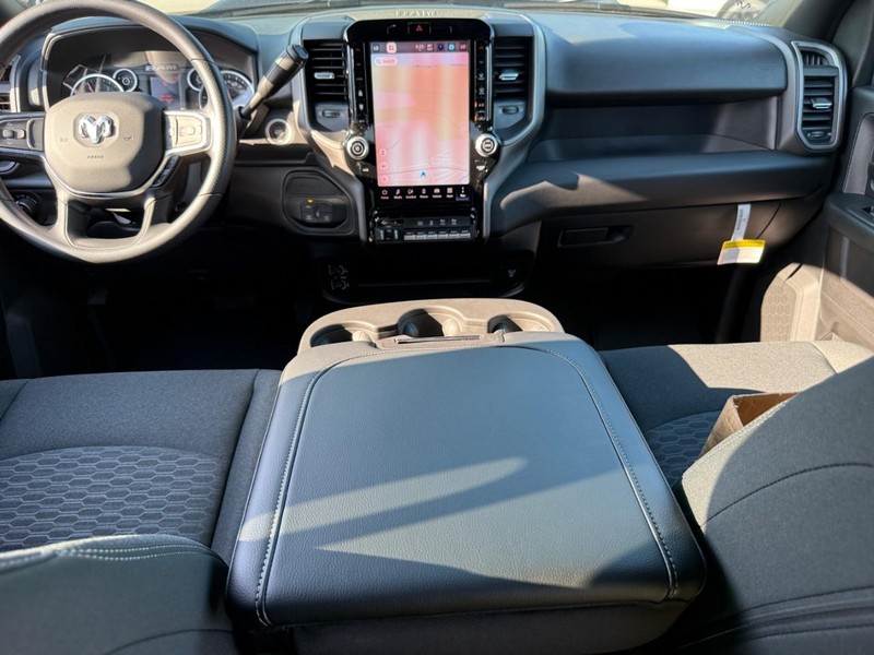 Ram 2500 Vehicle Full-screen Gallery Image 6