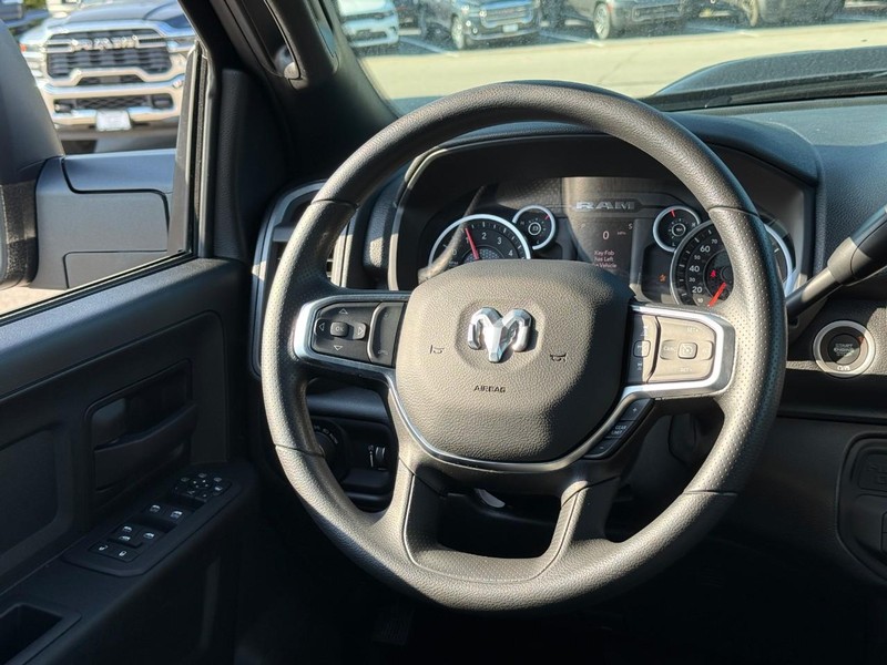Ram 2500 Vehicle Full-screen Gallery Image 7