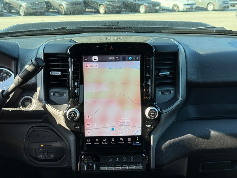 Ram 2500 Vehicle Full-screen Gallery Image 8