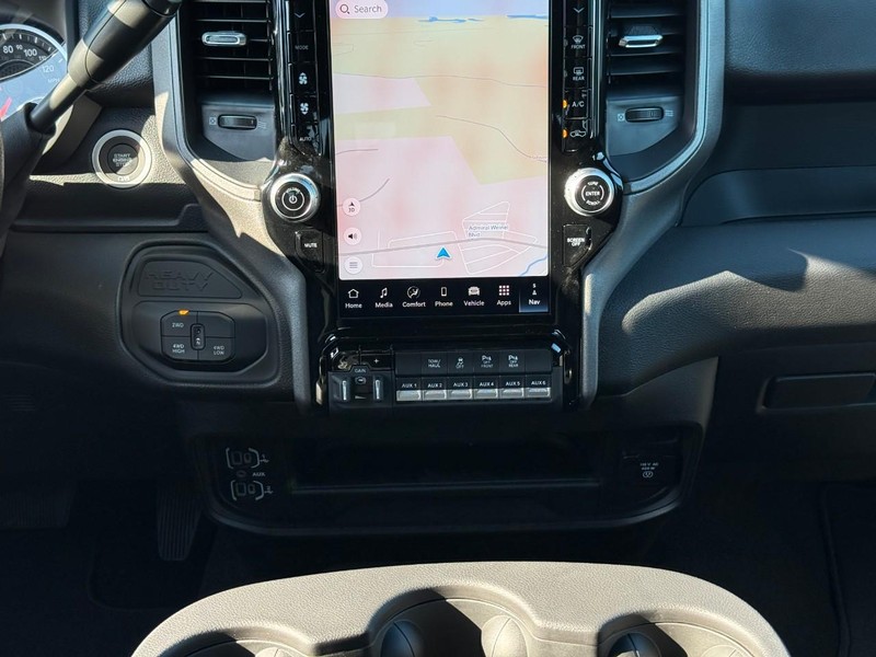Ram 2500 Vehicle Full-screen Gallery Image 9