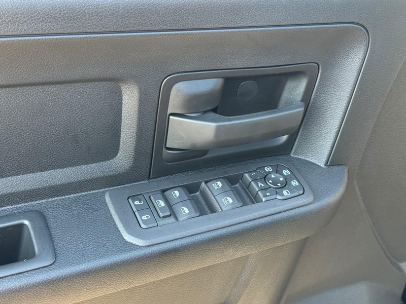 Ram 2500 Vehicle Full-screen Gallery Image 10