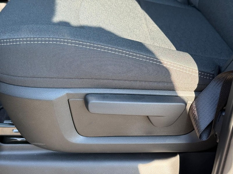 Ram 2500 Vehicle Full-screen Gallery Image 12