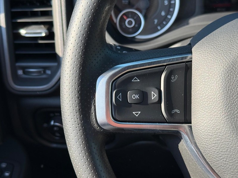 Ram 2500 Vehicle Full-screen Gallery Image 13