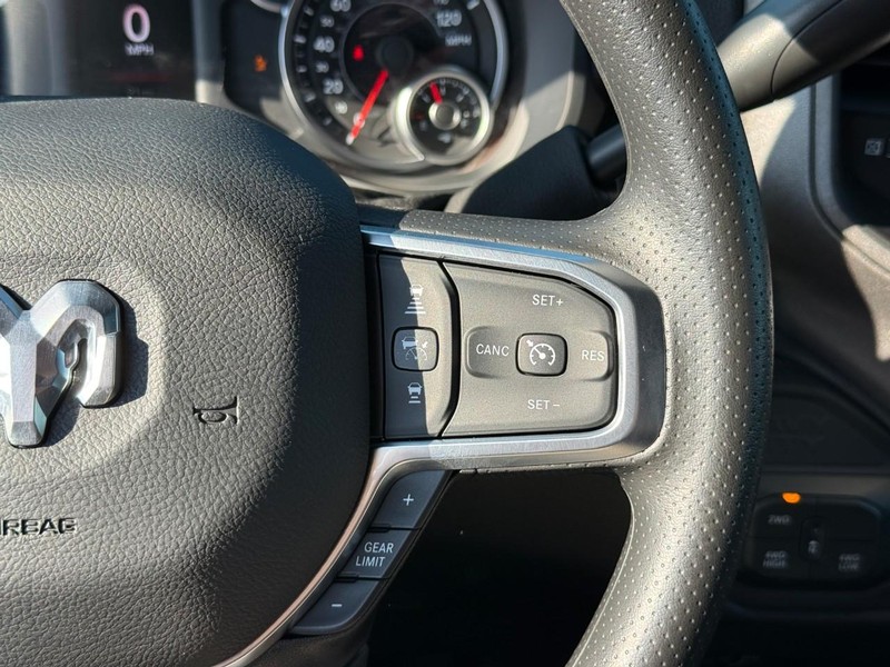 Ram 2500 Vehicle Full-screen Gallery Image 14