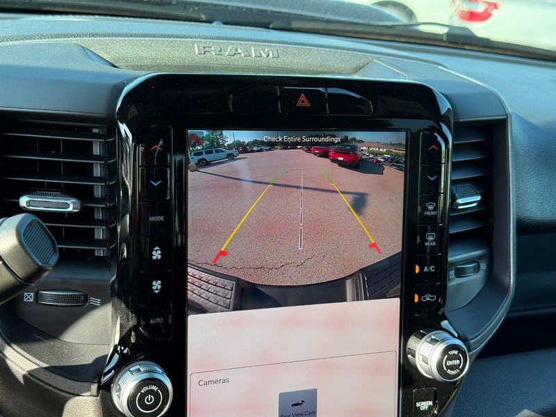 Ram 2500 Vehicle Full-screen Gallery Image 15