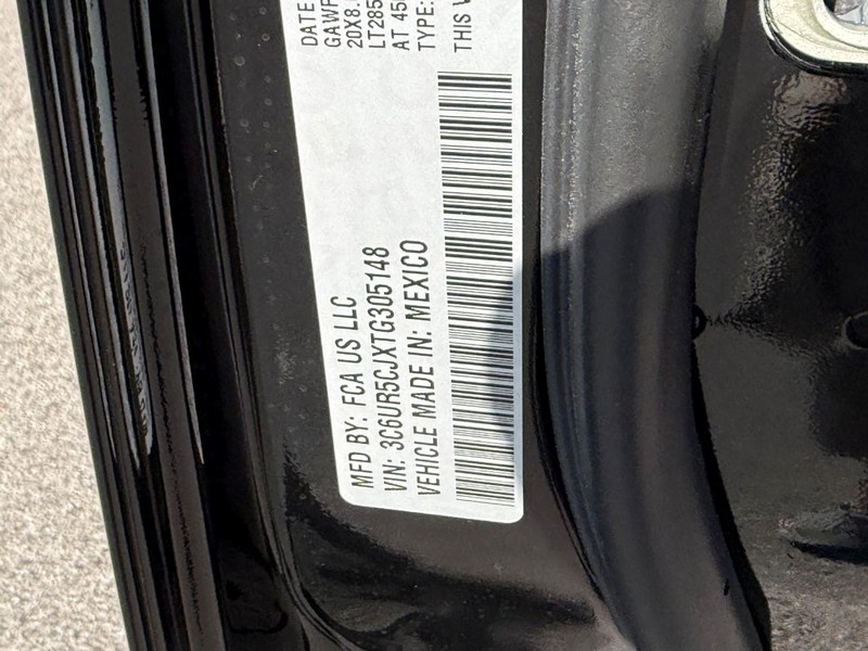 Ram 2500 Vehicle Full-screen Gallery Image 16