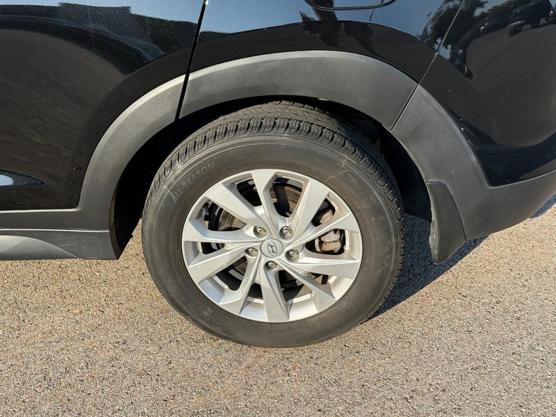 Hyundai Tucson Vehicle Image 05