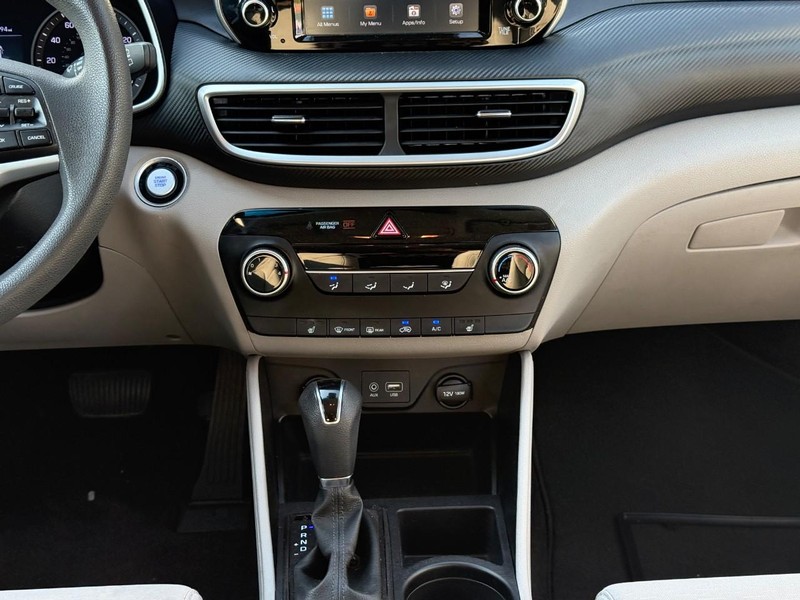 Hyundai Tucson Vehicle Image 17