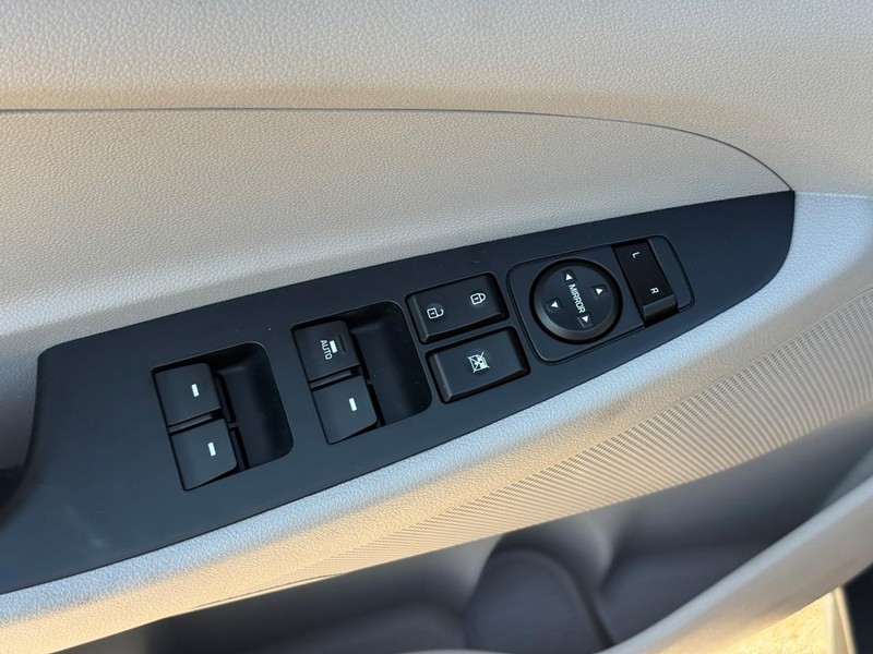 Hyundai Tucson Vehicle Image 19