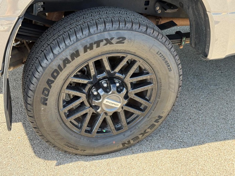 Ford Super Duty F-350 SRW Vehicle Image 09