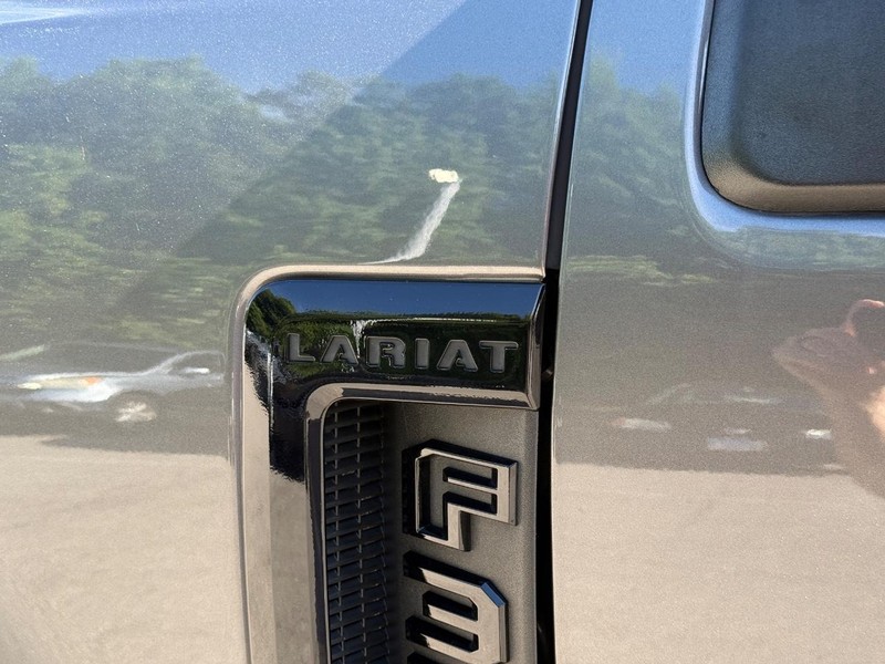 Ford Super Duty F-350 SRW Vehicle Image 12