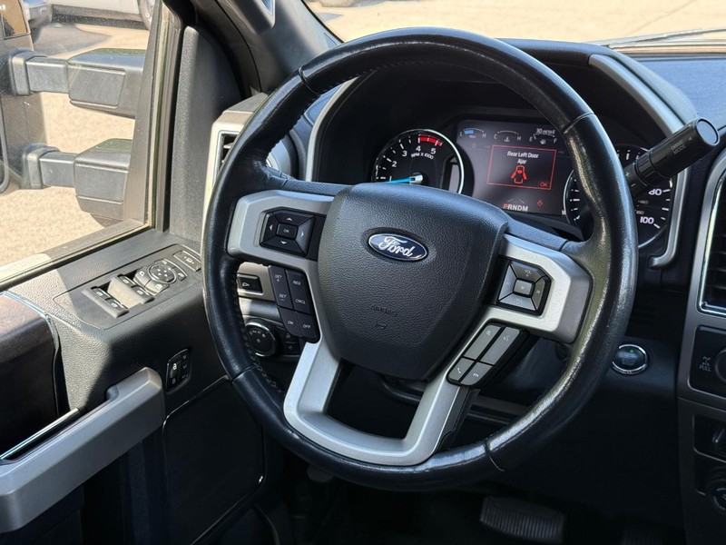 Ford Super Duty F-350 SRW Vehicle Image 17
