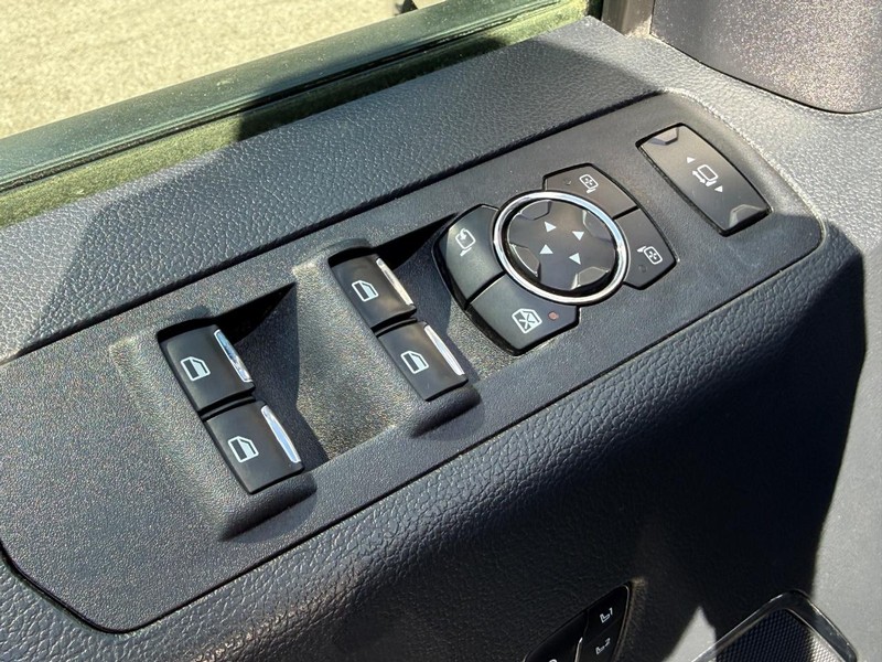Ford Super Duty F-350 SRW Vehicle Image 20