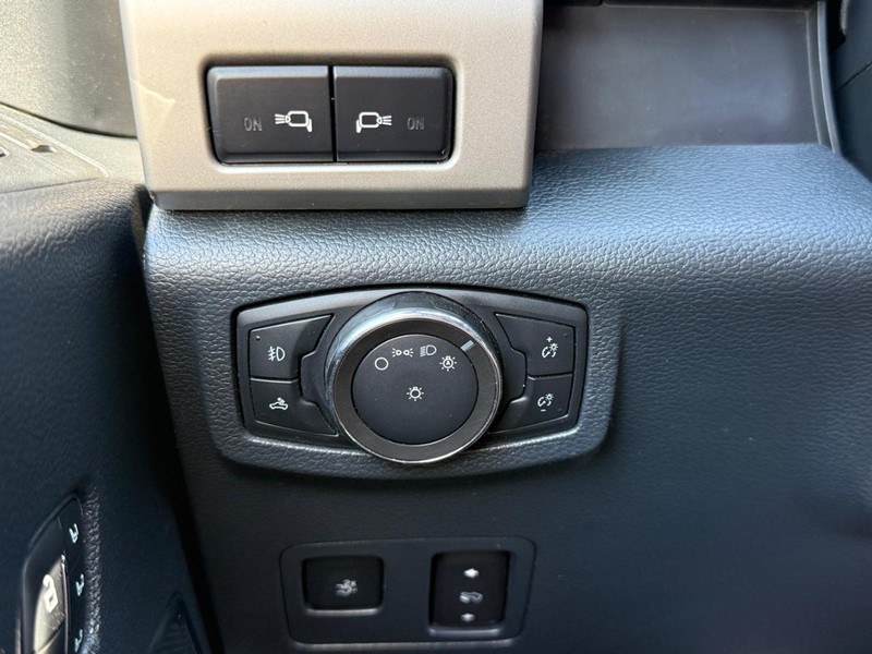 Ford Super Duty F-350 SRW Vehicle Image 23