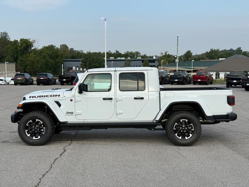 Jeep Gladiator Vehicle Image 03