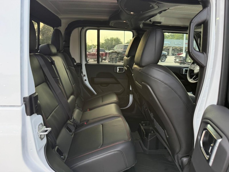 Jeep Gladiator Vehicle Image 07