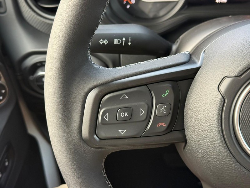 Jeep Gladiator Vehicle Image 16