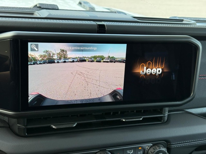Jeep Gladiator Vehicle Image 21