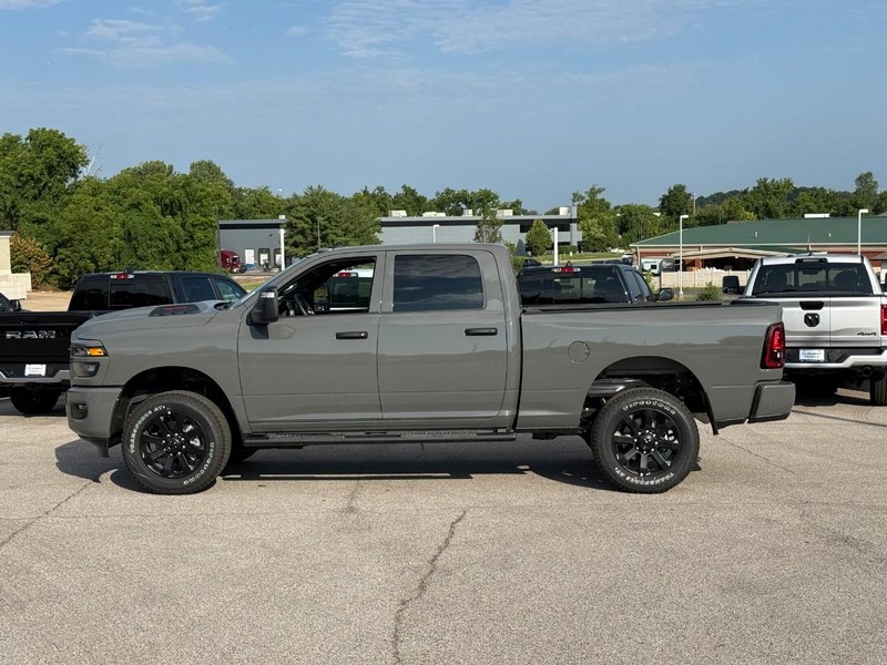 Ram 2500 Vehicle Full-screen Gallery Image 2