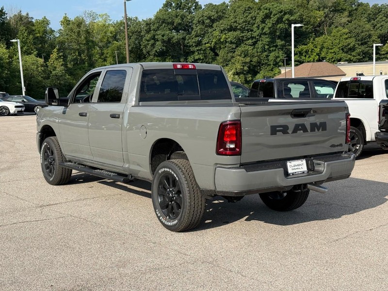 Ram 2500 Vehicle Full-screen Gallery Image 3