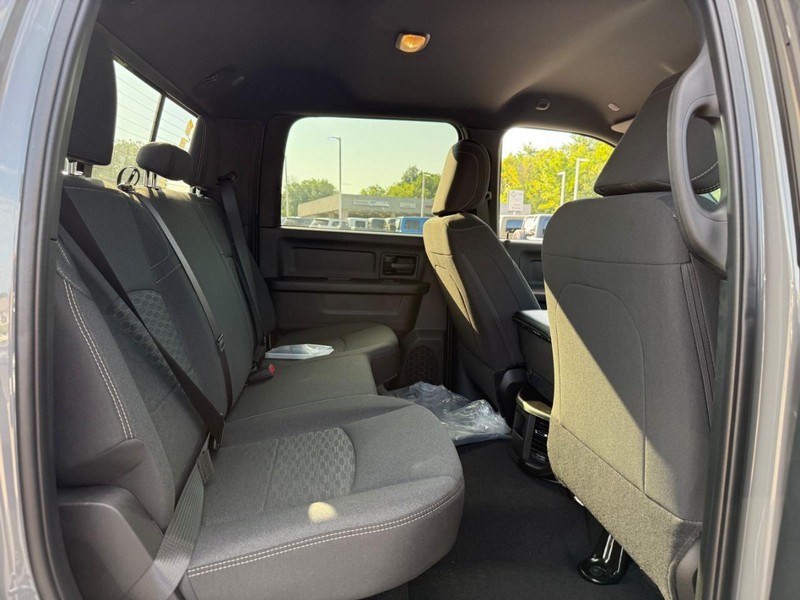 Ram 2500 Vehicle Full-screen Gallery Image 5