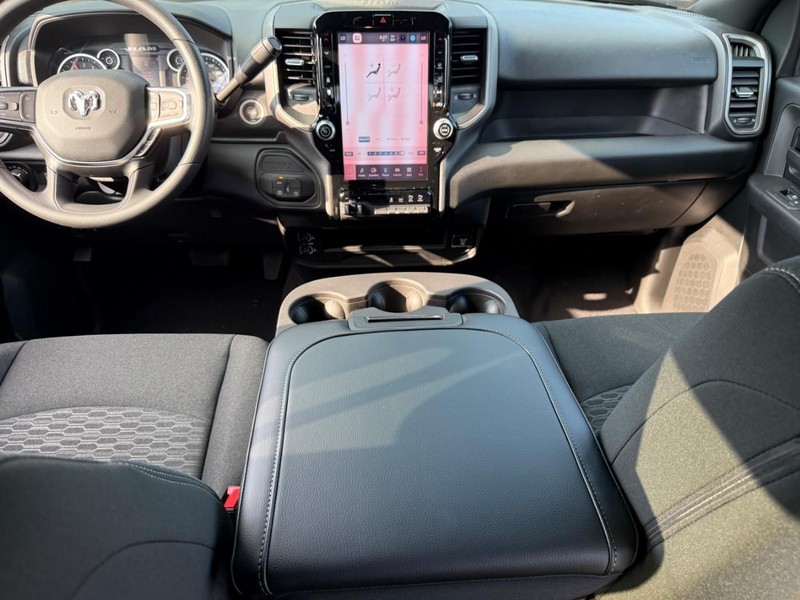 Ram 2500 Vehicle Full-screen Gallery Image 6