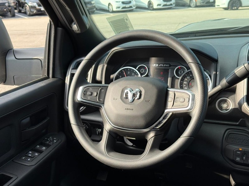 Ram 2500 Vehicle Full-screen Gallery Image 7