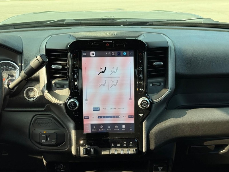 Ram 2500 Vehicle Full-screen Gallery Image 8
