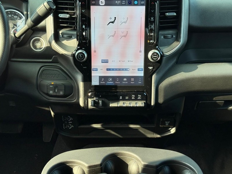Ram 2500 Vehicle Full-screen Gallery Image 9