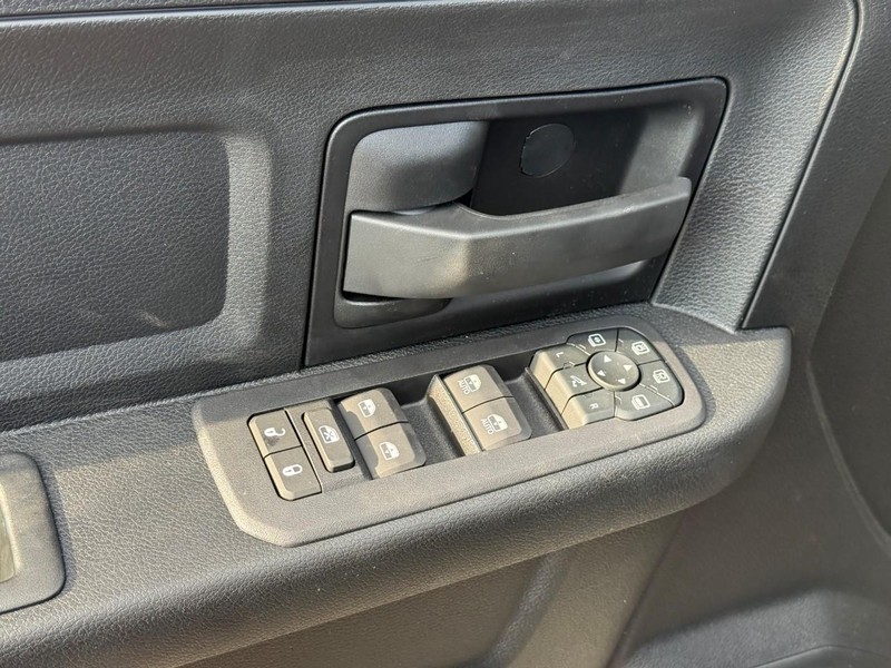 Ram 2500 Vehicle Full-screen Gallery Image 10