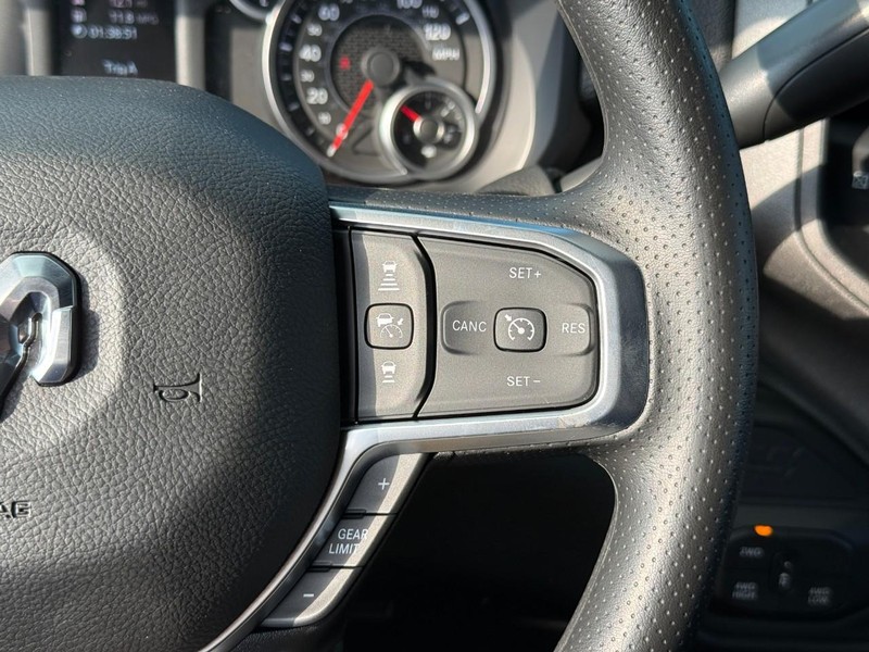 Ram 2500 Vehicle Full-screen Gallery Image 13