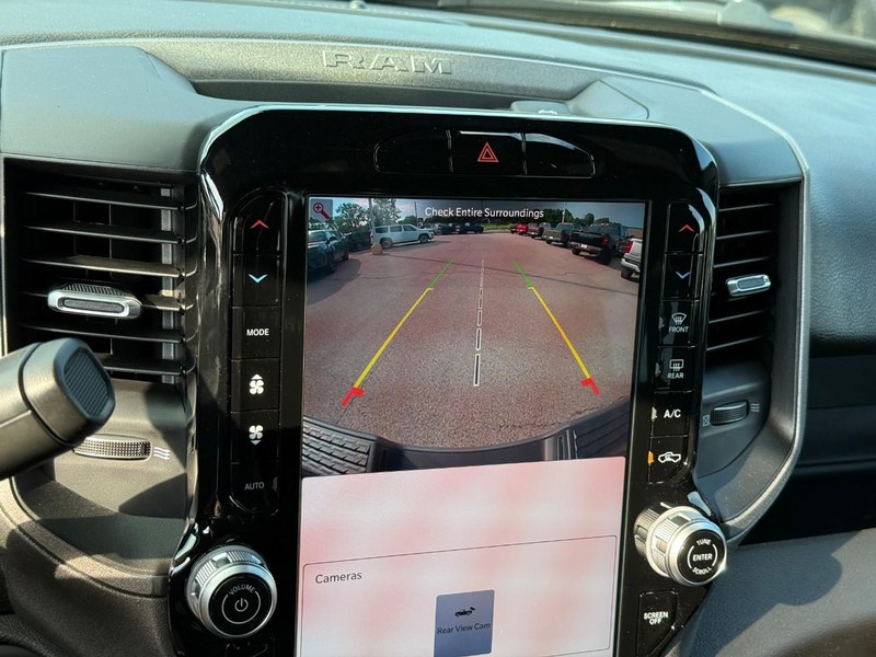 Ram 2500 Vehicle Full-screen Gallery Image 14