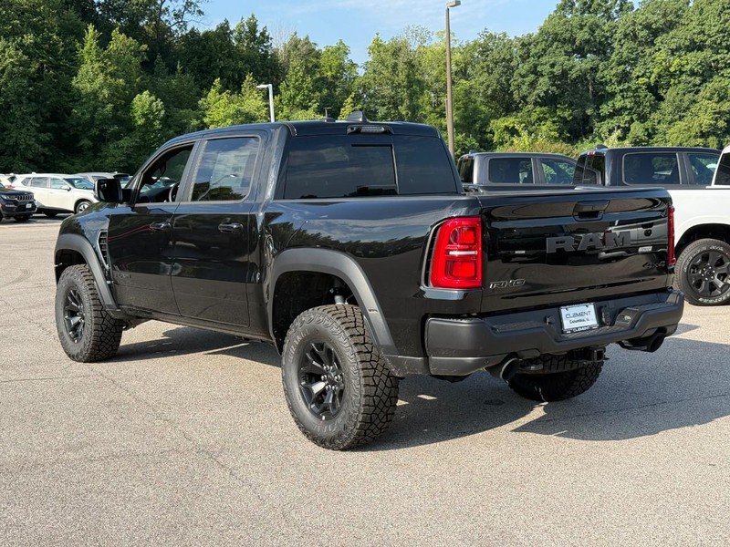 Ram 1500 Vehicle Full-screen Gallery Image 3