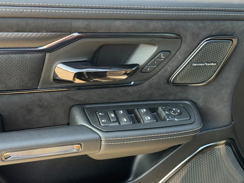 Ram 1500 Vehicle Full-screen Gallery Image 6