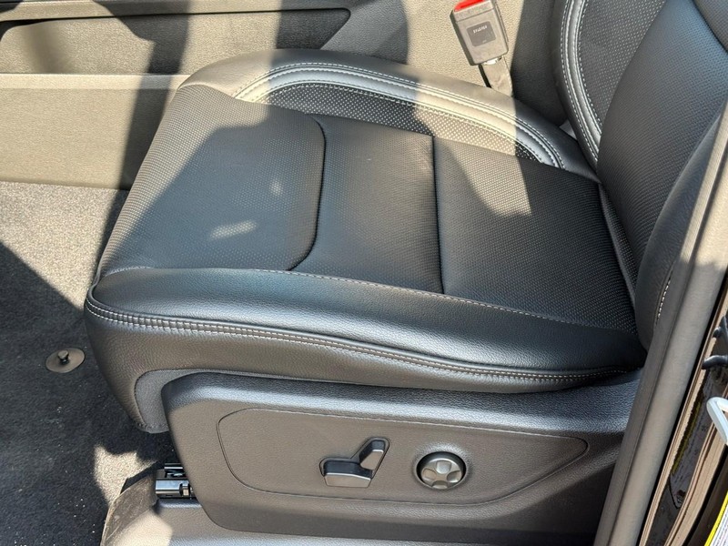 Ram 1500 Vehicle Full-screen Gallery Image 8