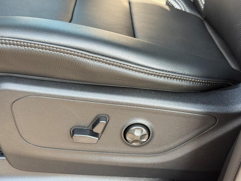 Ram 1500 Vehicle Full-screen Gallery Image 9
